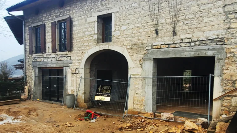 Rénovation complète d’une maison en pierre, avec respect du bâti existant