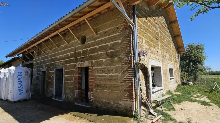 Travaux de restauration du pisé, rénovation du bâti et confortement de structure, Ain Rhône, Saône-et-Loire, PIRON TRADITION