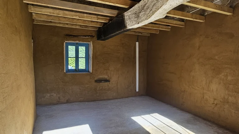 Réalisation d'enduit torchis naturel argile, maison en pisé, restauration du bâti, PIERRE TRADITIONNELLE Ain